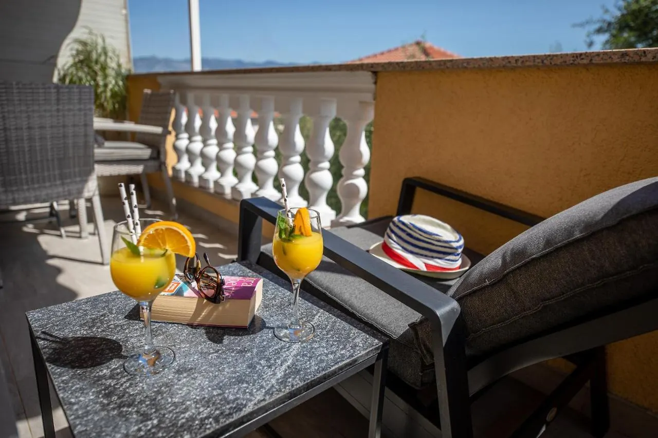 Pansion Tina Apartman Šilo