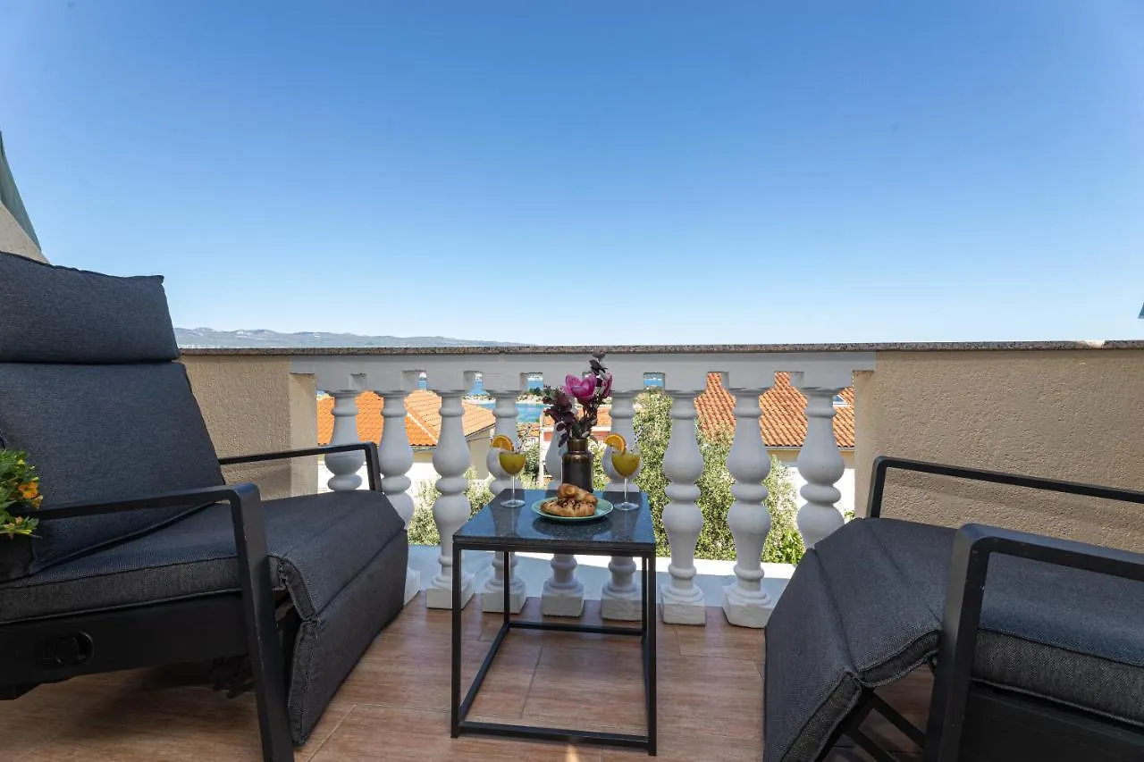 Pansion Tina Apartman Šilo