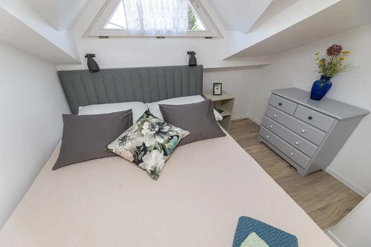Pansion Tina Apartman Šilo