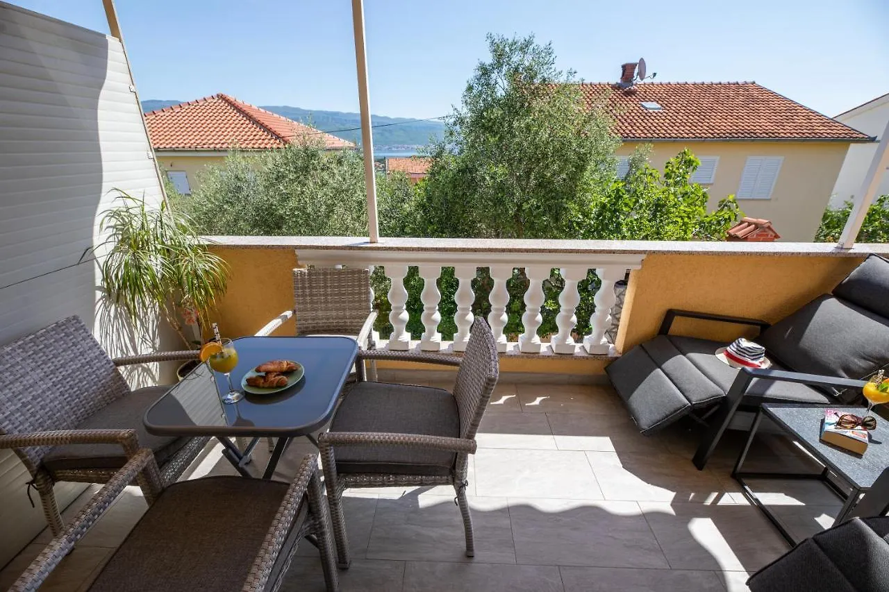 Pansion Tina Apartman Šilo